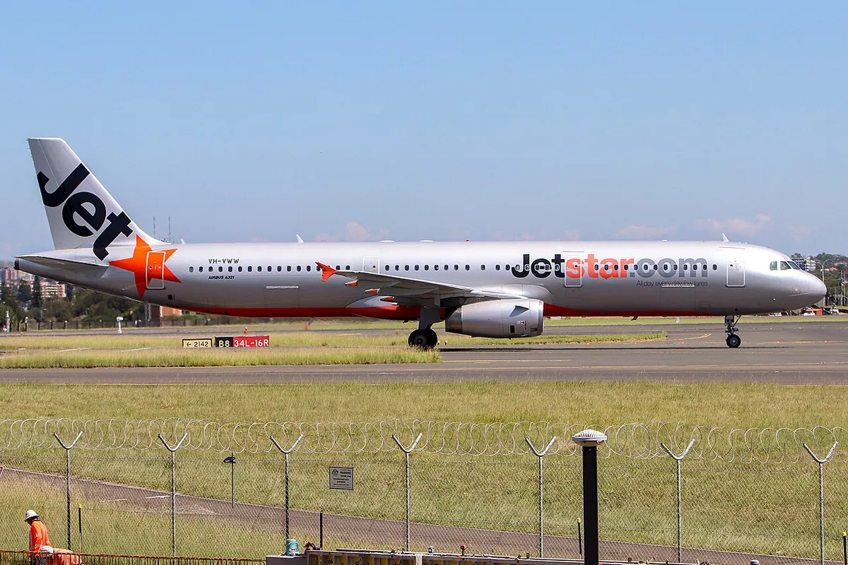 Jetstar Airways Airbus A321-231 taxiing in side profile, showing the stretched body, flat wingtip fences, and slim CFM56-generation engine pods of the ceo-generation A321.